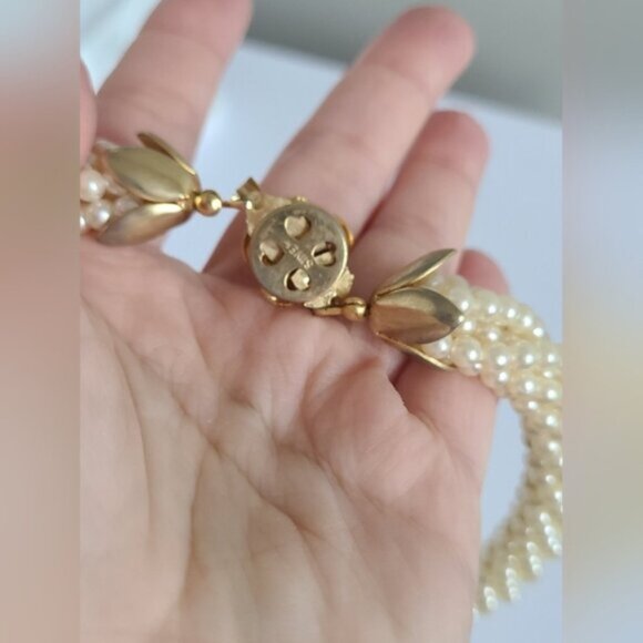 Vintage Classic Elegant Twisted Off White Pearl Strand 16" Gold Tone Necklace - Picture 5 of 7